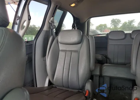 2005 Chrysler Town & Country Touring from USA, damaged, VIN 2C8GP54L55R284507